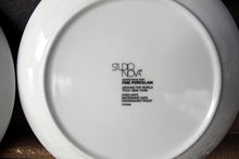 Load image into Gallery viewer, 4 Studio Nova Around The World Plates N.Y, Paris, Venice, London
