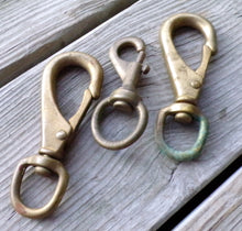 Load image into Gallery viewer, Lot Vintage Brass Snap Swivel Hooks Hook Marine Steampunk Art