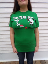Load image into Gallery viewer, 2016 Snoopy Peanuts Holiday Christmas T-Shirt Unisex S Green