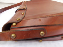 Load image into Gallery viewer, Vintage John Romain Western Boho Purse Horseshoe Clasp Brown