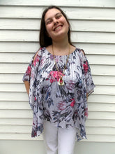 Load image into Gallery viewer, Vintage Jennifer Lopez Floral Top Blouse S Tagged