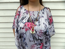 Load image into Gallery viewer, Vintage Jennifer Lopez Floral Top Blouse S Tagged