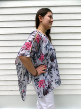 Load image into Gallery viewer, Vintage Jennifer Lopez Floral Top Blouse S Tagged
