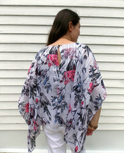 Load image into Gallery viewer, Vintage Jennifer Lopez Floral Top Blouse S Tagged