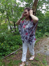 Load image into Gallery viewer, Vintage Jennifer Lopez Floral Top Blouse S Tagged