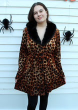 Load image into Gallery viewer, Vintage Tower Leopard Print Blazer Faux Fur L