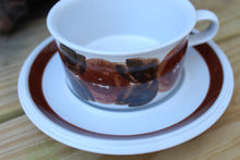 Load image into Gallery viewer, 4 Anemone Rosmarin Demitasse Cups Saucers Arabia Finland