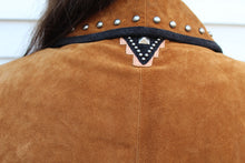 Load image into Gallery viewer, Vintage Western Studded Cropped Leather Jacket L